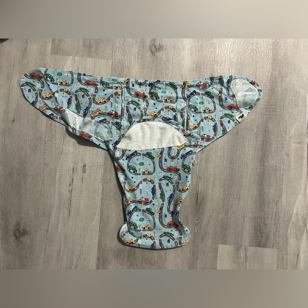 Norani Swaddle Blanket with Car Print - Picture 4 of 5